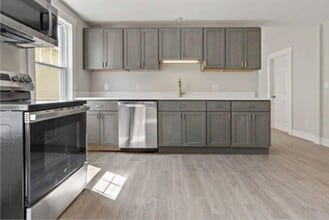 1540 Purchase St, Unit 2 in New Bedford, MA - Foto de edificio - Building Photo