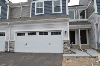 6974 Archer Ct in Inver Grove Heights, MN - Foto de edificio - Building Photo