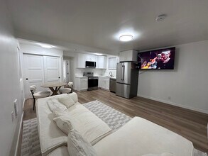 1747 NE 147th St in Shoreline, WA - Foto de edificio - Building Photo