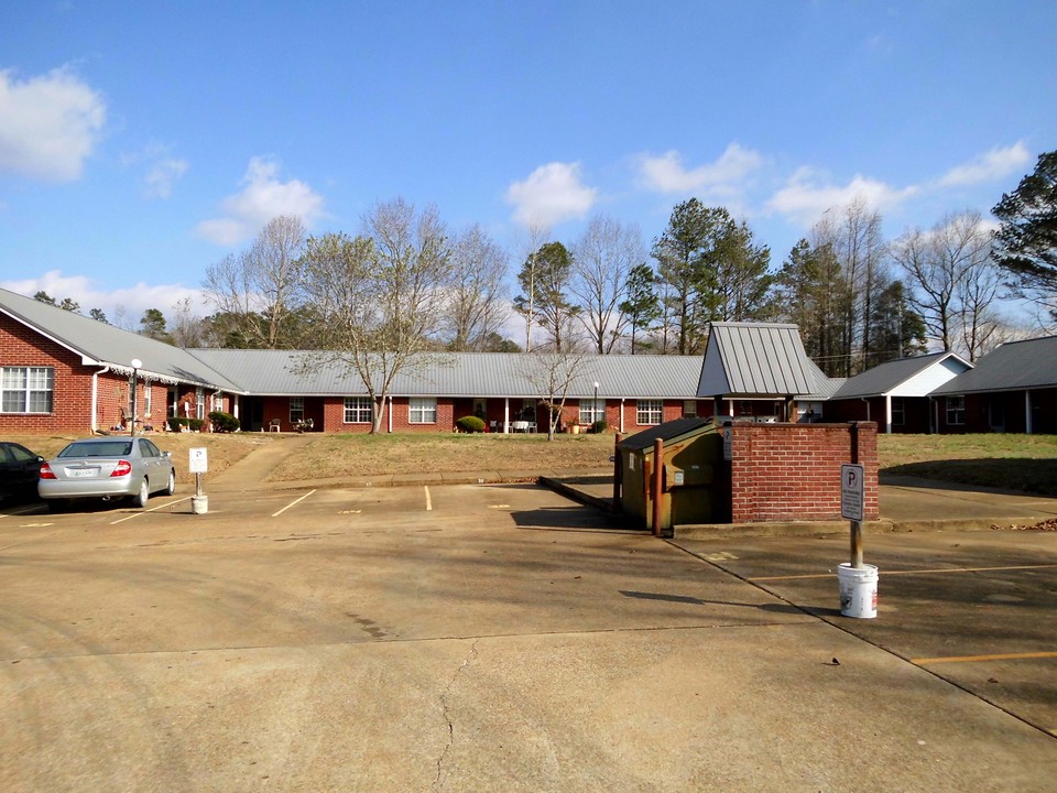 Willowbrook Apartments in Waynesboro, TN - Building Photo