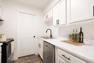 Adar at Golden Gate in Stone Mountain, GA - Building Photo