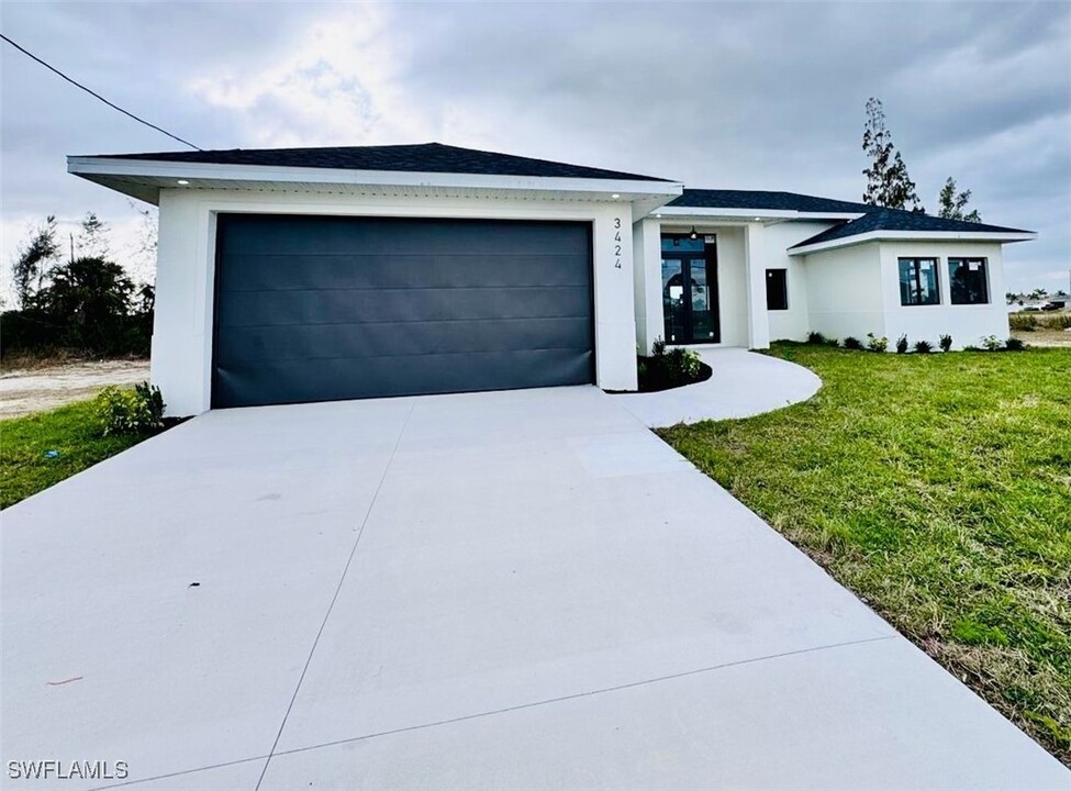3424 NE 21st Pl in Cape Coral, FL - Foto de edificio