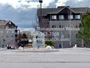 1255 Wolf Hollow Ln in Salt Lake City, UT - Building Photo - Building Photo