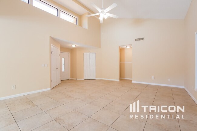 1605 Long Pond Dr in Valrico, FL - Building Photo - Building Photo