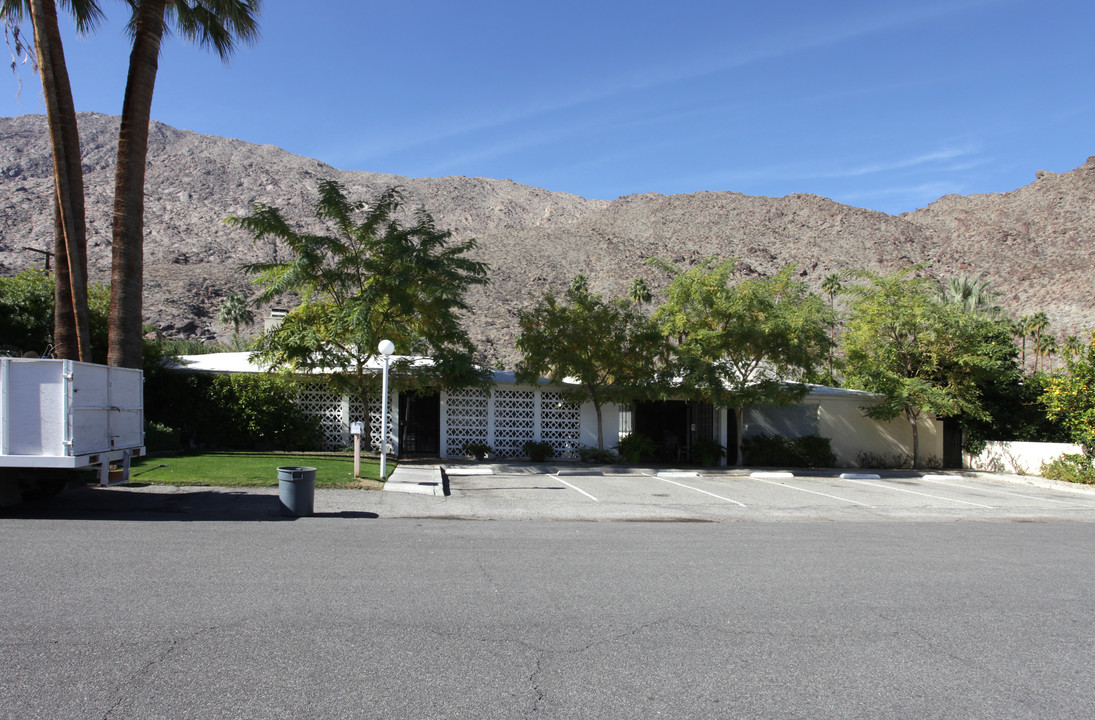 231 Patencio Rd in Palm Springs, CA - Building Photo