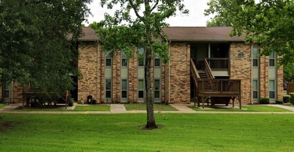 1741 E Henderson Rd in Angleton, TX - Building Photo - Building Photo