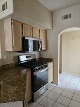 6480 Annie Oakley Dr in Las Vegas, NV - Building Photo - Building Photo