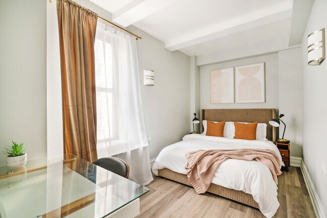 234 W 73rd St in New York, NY - Foto de edificio - Building Photo