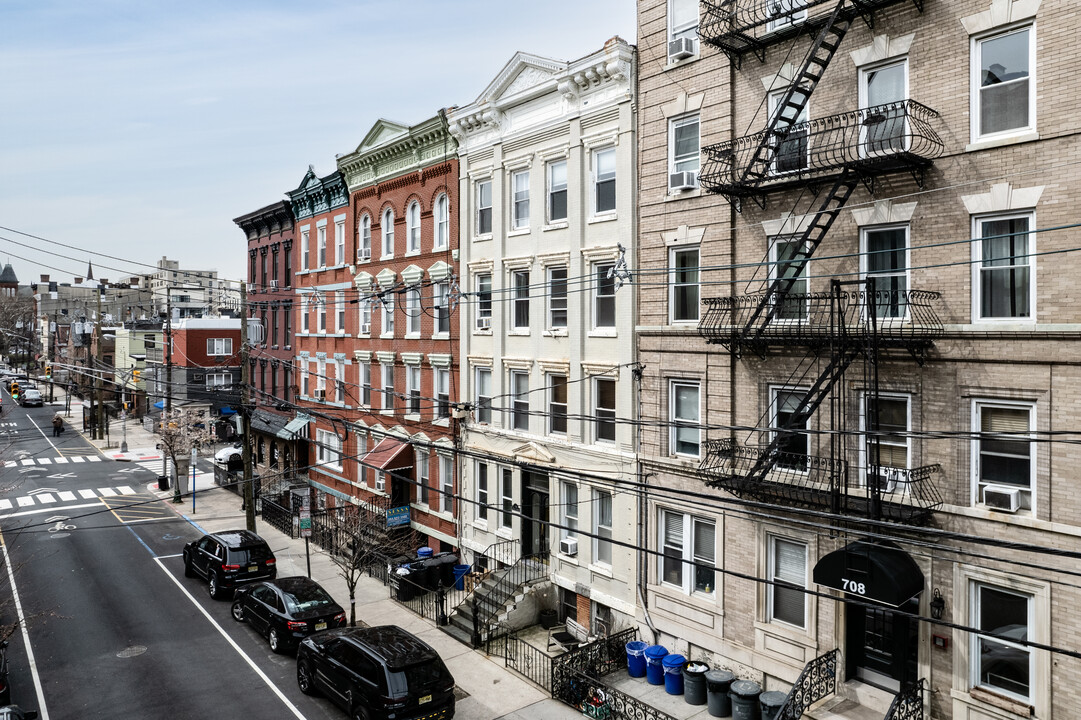 706 Willow Ave in Hoboken, NJ - Building Photo