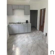 3301 W 94th St in Cleveland, OH - Foto de edificio - Building Photo