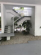 241 Harbor Dr in Key Biscayne, FL - Building Photo - Building Photo