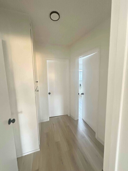 8100 Owensmouth Ave in Los Angeles, CA - Building Photo