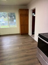 1381 Central Ave in Coos Bay, OR - Building Photo - Building Photo