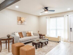 8314 Bowling Green Dr in Austin, TX - Building Photo - Building Photo