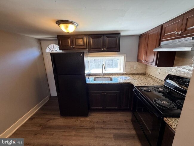 134 W Airy St in Norristown, PA - Foto de edificio - Building Photo