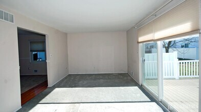 7 Gardenia Ct in Sayreville, NJ - Building Photo - Building Photo