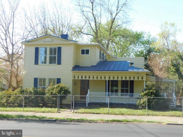 410 E Washington St in Charles Town, WV - Building Photo