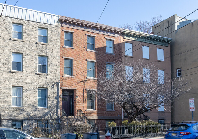 270 3rd St in Jersey City, NJ - Building Photo - Building Photo