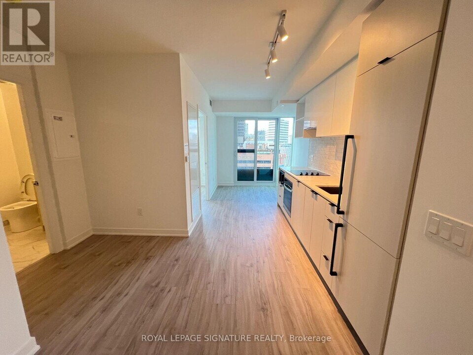 252 Church St in Toronto, ON - Building Photo