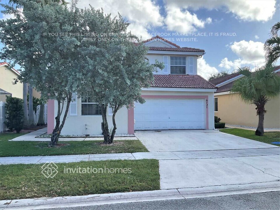 4721 SW 153rd Terrace in Miramar, FL - Foto de edificio