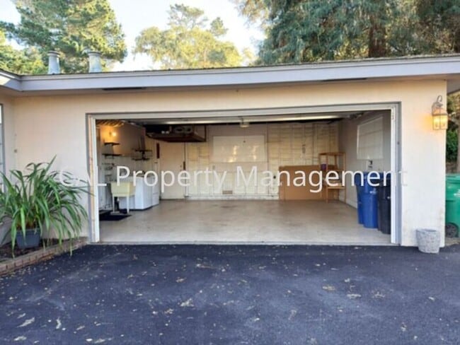 1043 Ortega Rd in Pebble Beach, CA - Building Photo - Building Photo