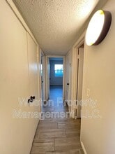 6032 Northwest Expy in Warr Acres, OK - Building Photo - Building Photo