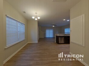 112 Wainscot Oak Ln in West Columbia, SC - Building Photo - Building Photo