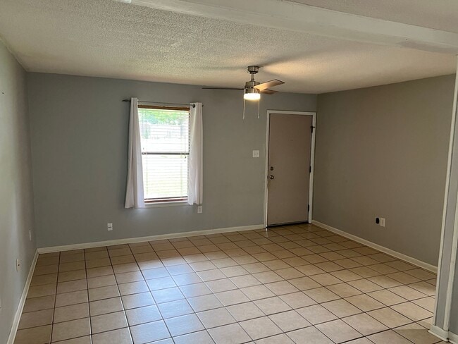 11 Hawthorne Dr in Conway, AR - Building Photo - Building Photo