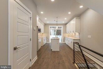 135 W Huntingdon St-Unit -A in Philadelphia, PA - Foto de edificio - Building Photo