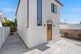 7754 Ben Ave in Los Angeles, CA - Building Photo