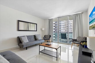 3801 S Ocean Dr in Hollywood, FL - Building Photo - Building Photo