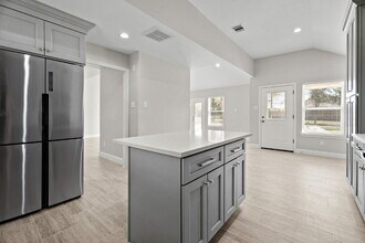 6116 Dee Rd in Pearland, TX - Building Photo - Building Photo