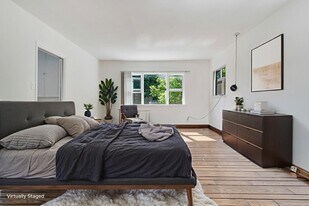 La Peer Apartments in Beverly Hills, CA - Building Photo