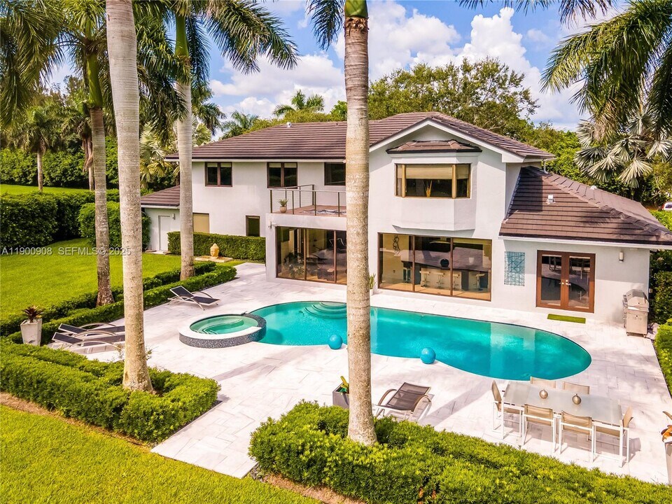 4242 SW 107th Way in Davie, FL - Building Photo