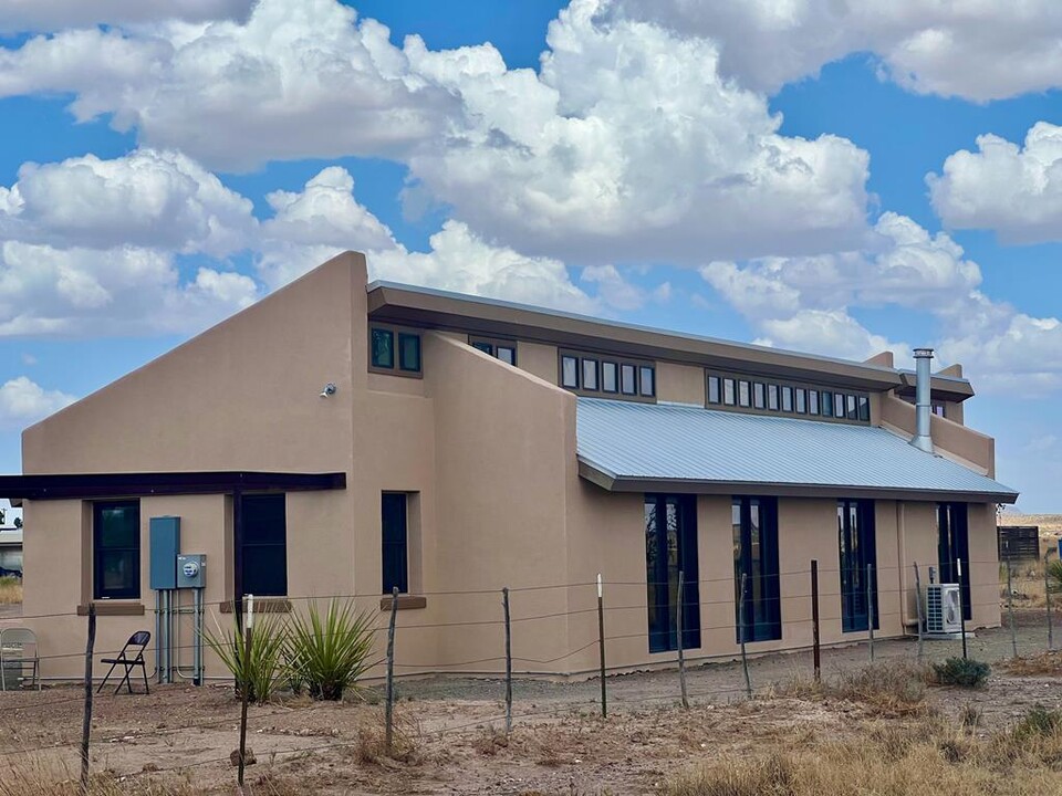 93300 US-90 in Marfa, TX - Foto de edificio