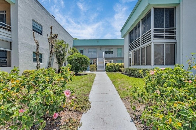 392 Monaco Ct in Delray Beach, FL - Building Photo - Building Photo