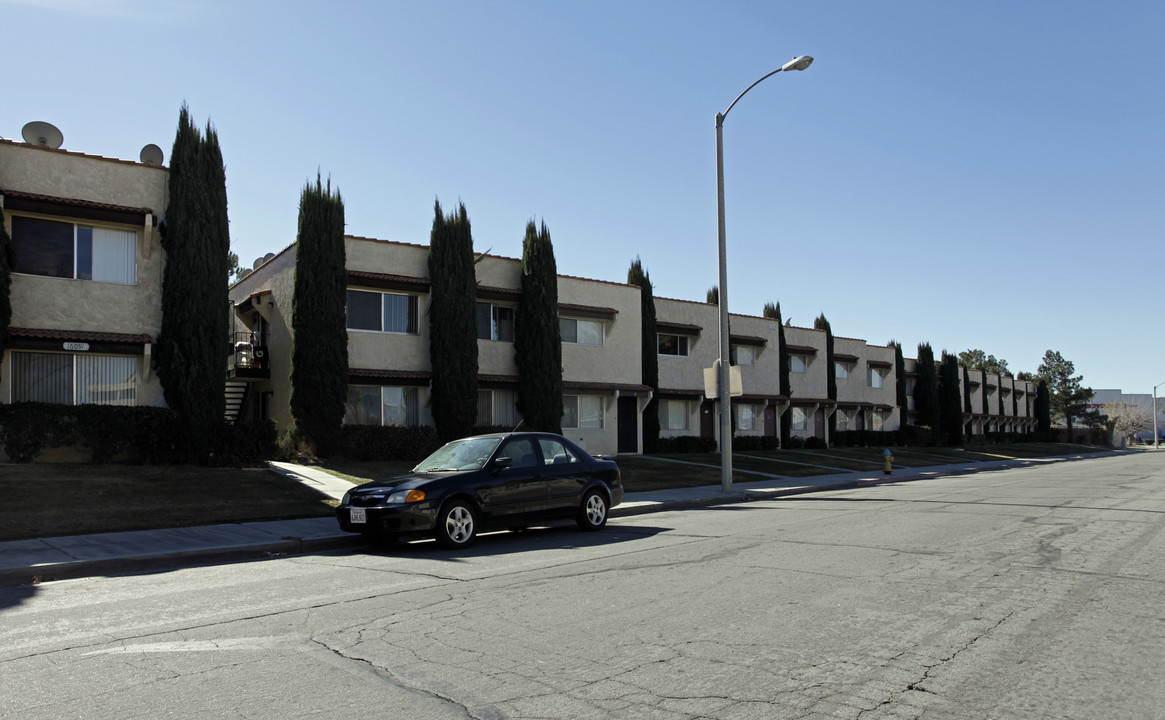 16061 Lorene Dr in Victorville, CA - Building Photo