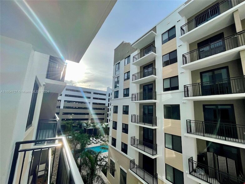 18412 Homestead Ave, Unit 227 in Miami, FL - Building Photo