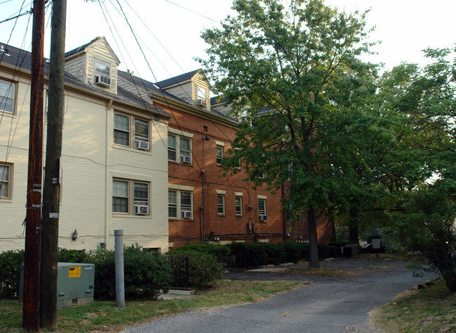 906 Jefferson St in Alexandria, VA - Foto de edificio - Building Photo