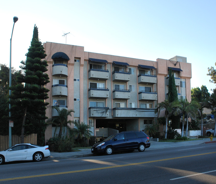 546 N Virgil Ave in Los Angeles, CA - Foto de edificio