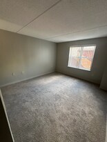 1 S Point Dr in Boston, MA - Building Photo