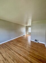 1234 W Mullan Ave in Waterloo, IA - Building Photo - Building Photo