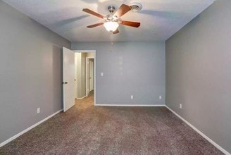 Country Oaks in Hixson, TN - Building Photo - Building Photo