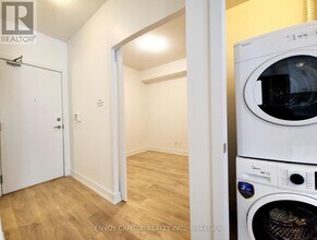 128 Fairview Mall Dr in Toronto, ON - Building Photo - Building Photo