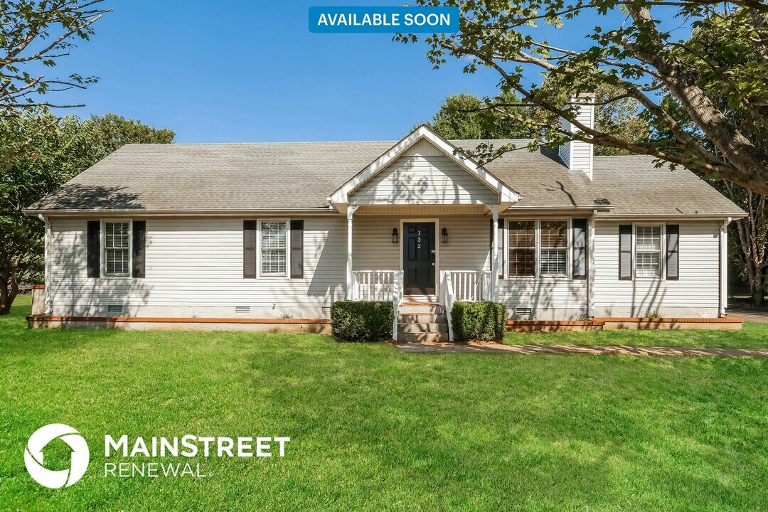 132 Lynnford Dr in Murfreesboro, TN - Building Photo