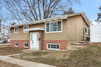 401 42nd Ave NE in Minneapolis, MN - Foto de edificio - Building Photo