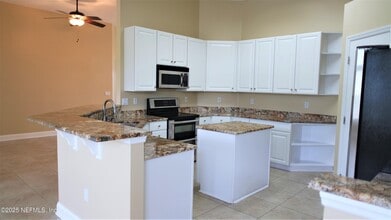 2137 Pond Spring Way in Orange Park, FL - Building Photo - Building Photo