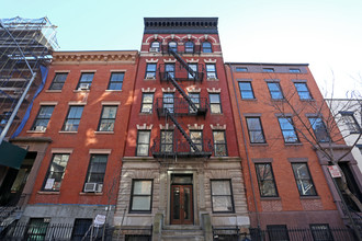 296 W 11th St in New York, NY - Foto de edificio - Building Photo