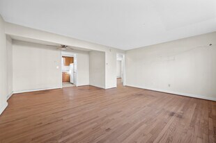 340 Charter Oak St, Unit A in Manchester, CT - Building Photo