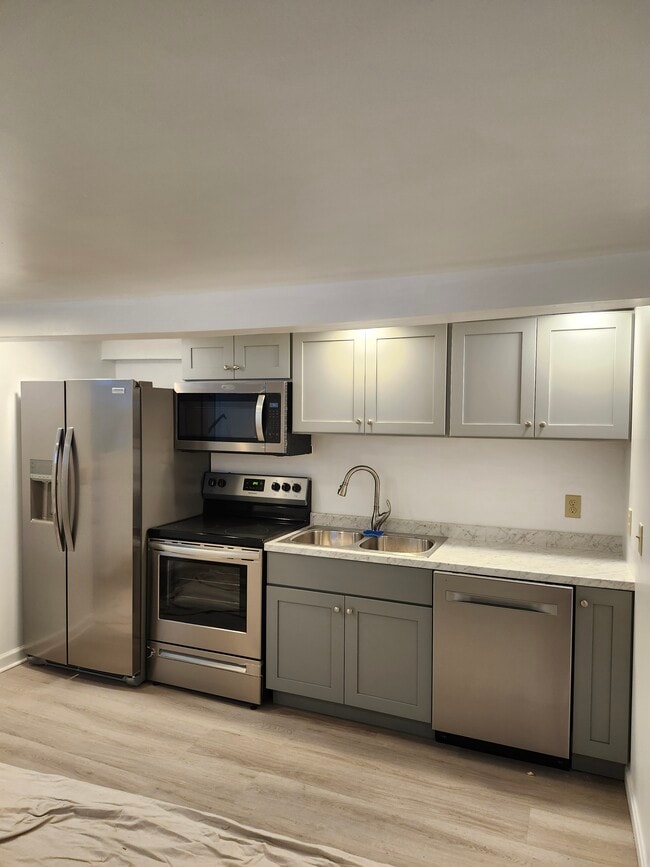 4 Church St, Unit 1 in Essex, VT - Foto de edificio - Building Photo